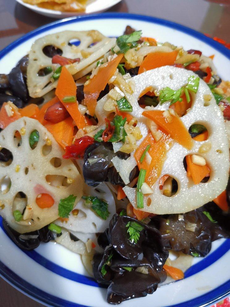 健脾开胃的凉拌木耳藕片