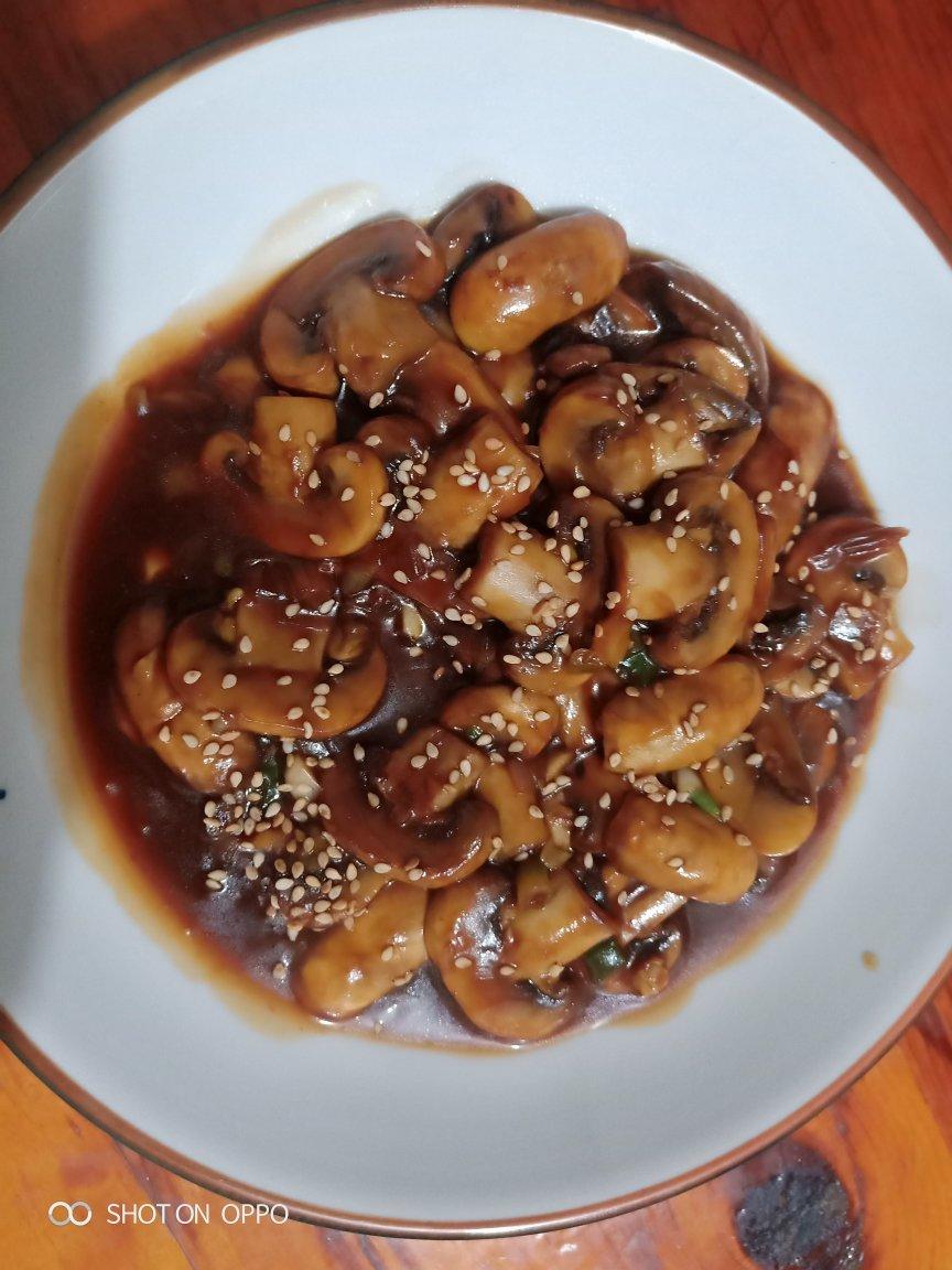 不放味精、盐，有点蒜香味的蚝油口蘑