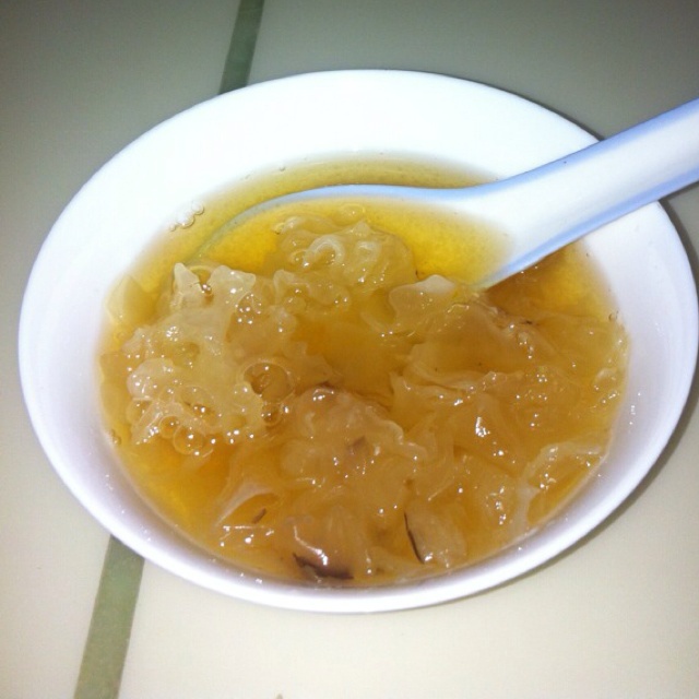 红枣莲子银耳汤