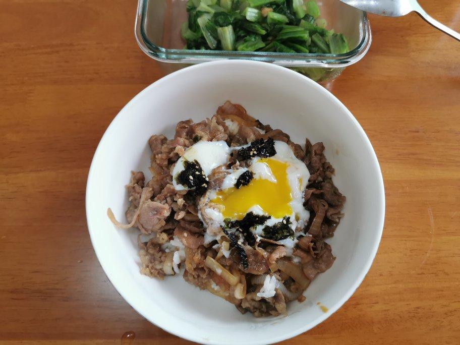 【温泉蛋肥牛盖饭】