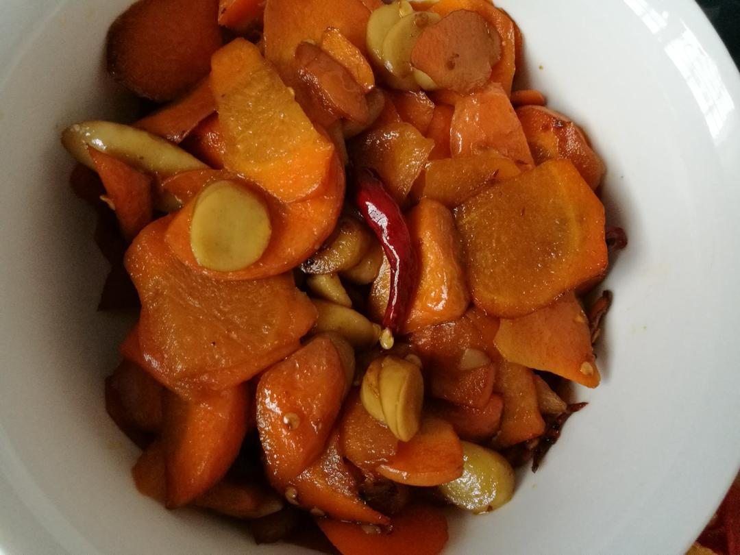 胡萝卜炒火腿肠