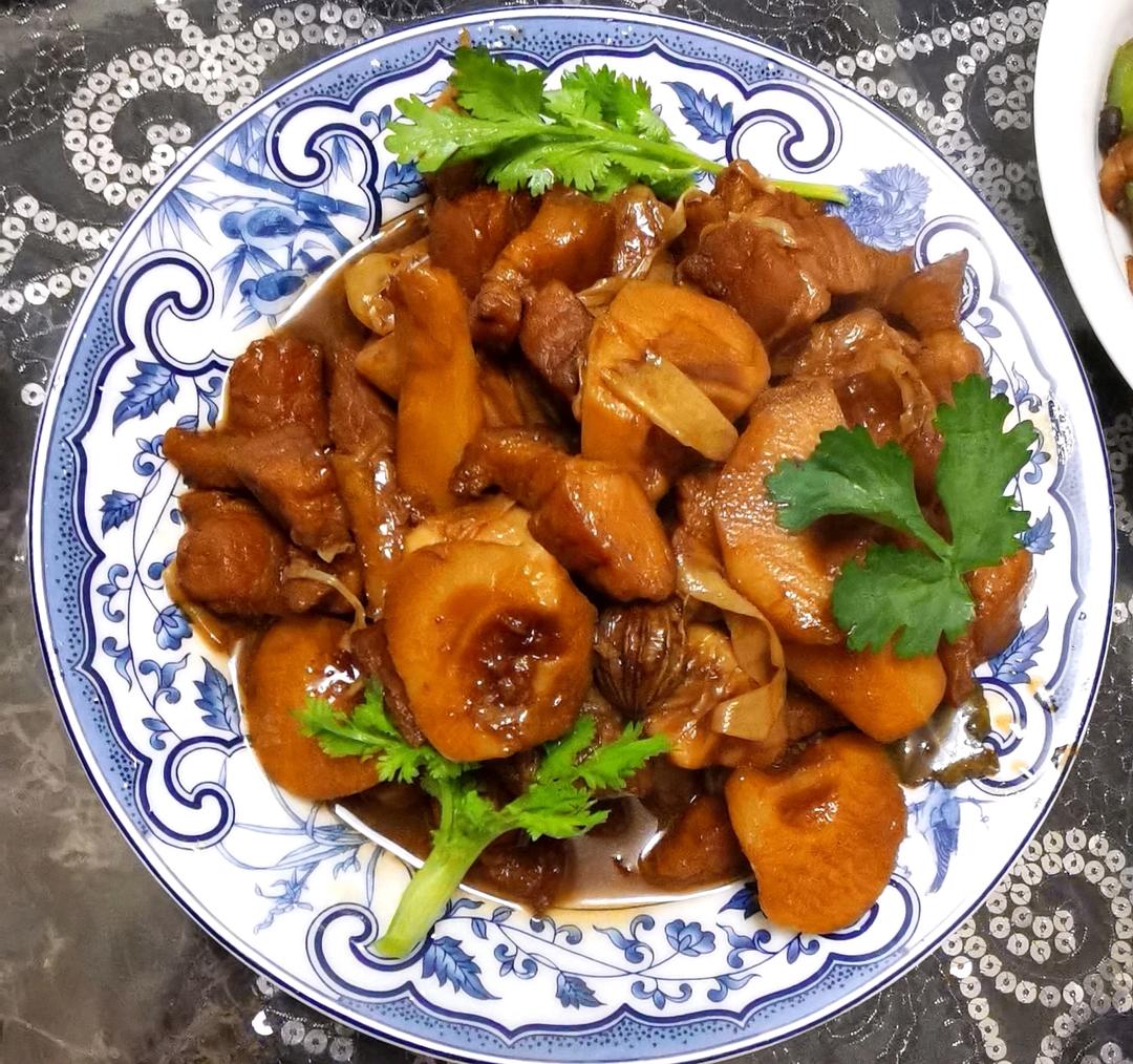 红烧肉油焖笋