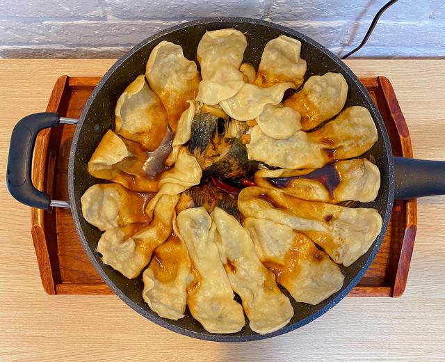 炖鱼贴饼子的做法