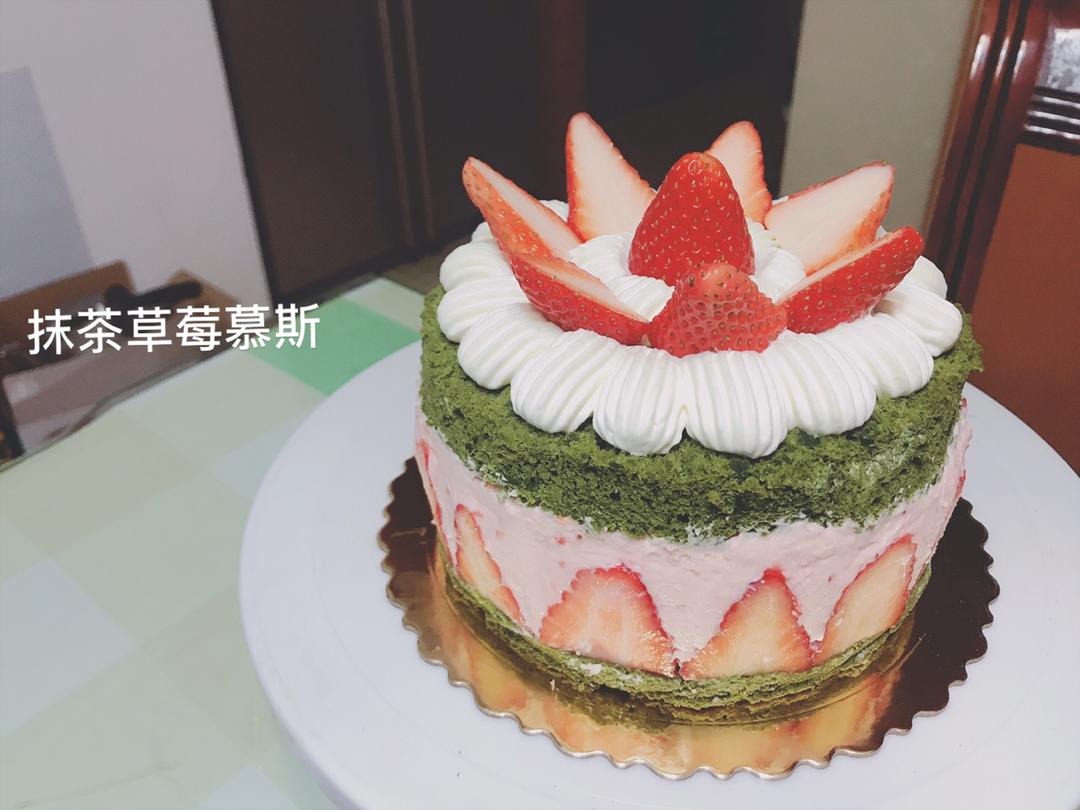 圣诞草莓抹茶慕斯蛋糕