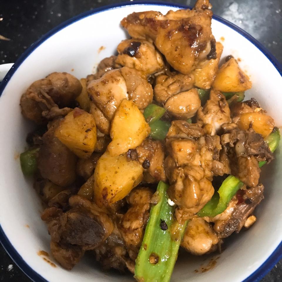 鸡腿红烧土豆（独家做法超简单）