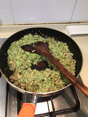 超好吃的青菜豆子油渣馄饨馅的做法 步骤6