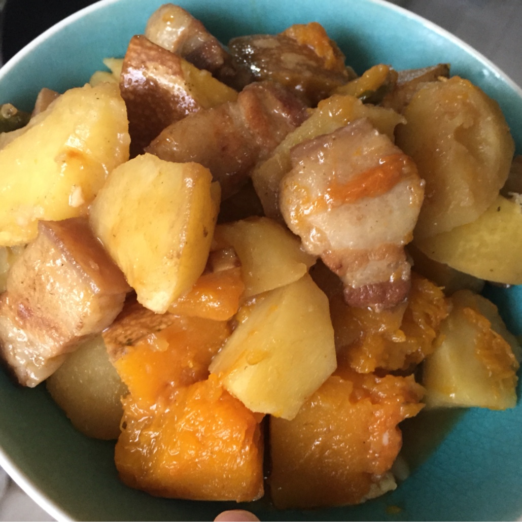 黄受的罗小黑做的南瓜土豆炖五花肉