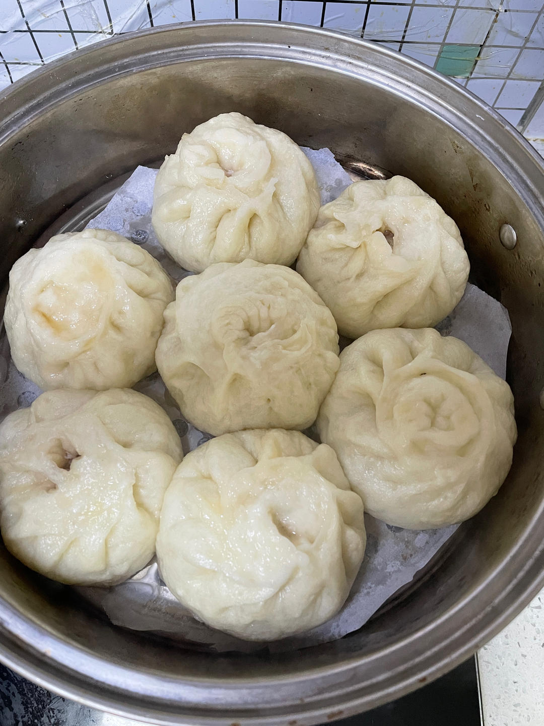 透油皮的白菜猪肉包子