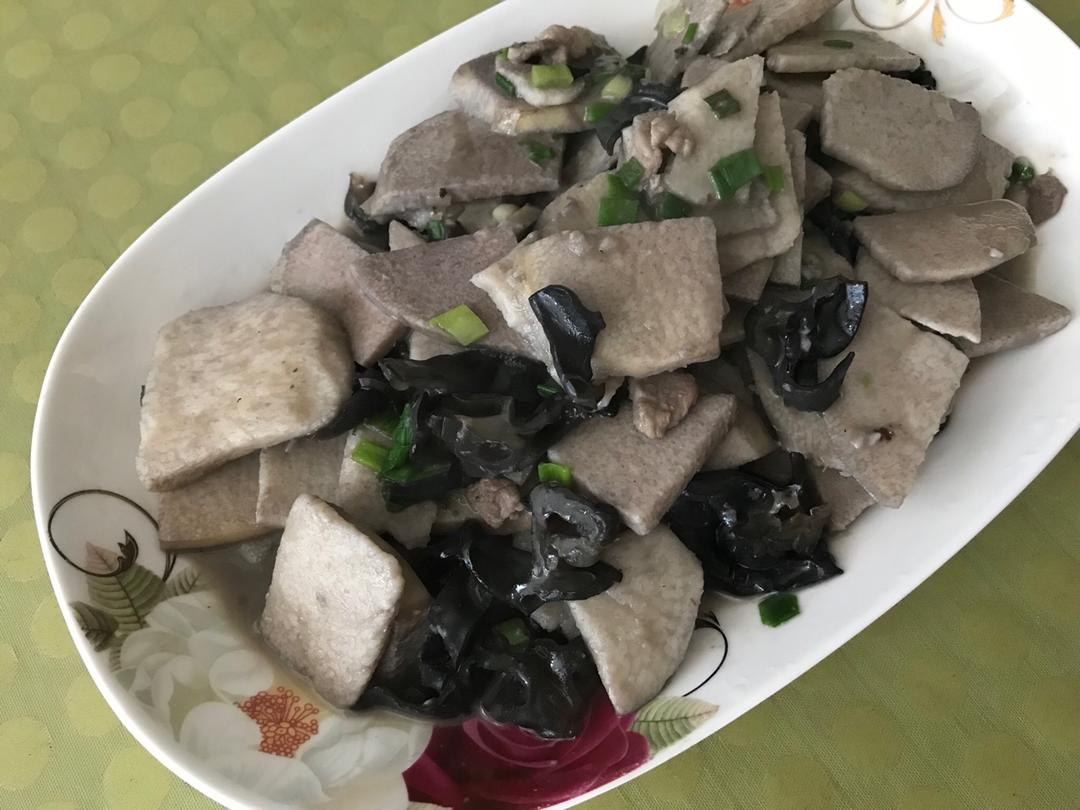 脚板薯木耳炒肉