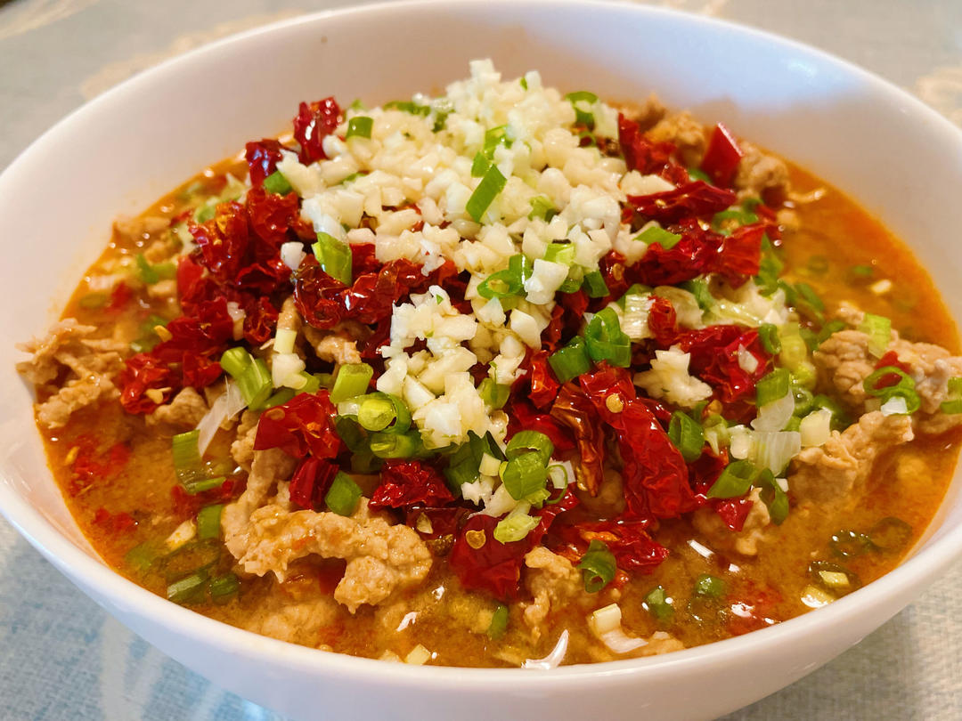 厨师长教你：“水煮肉片”的正宗做法，这味道真的很四川