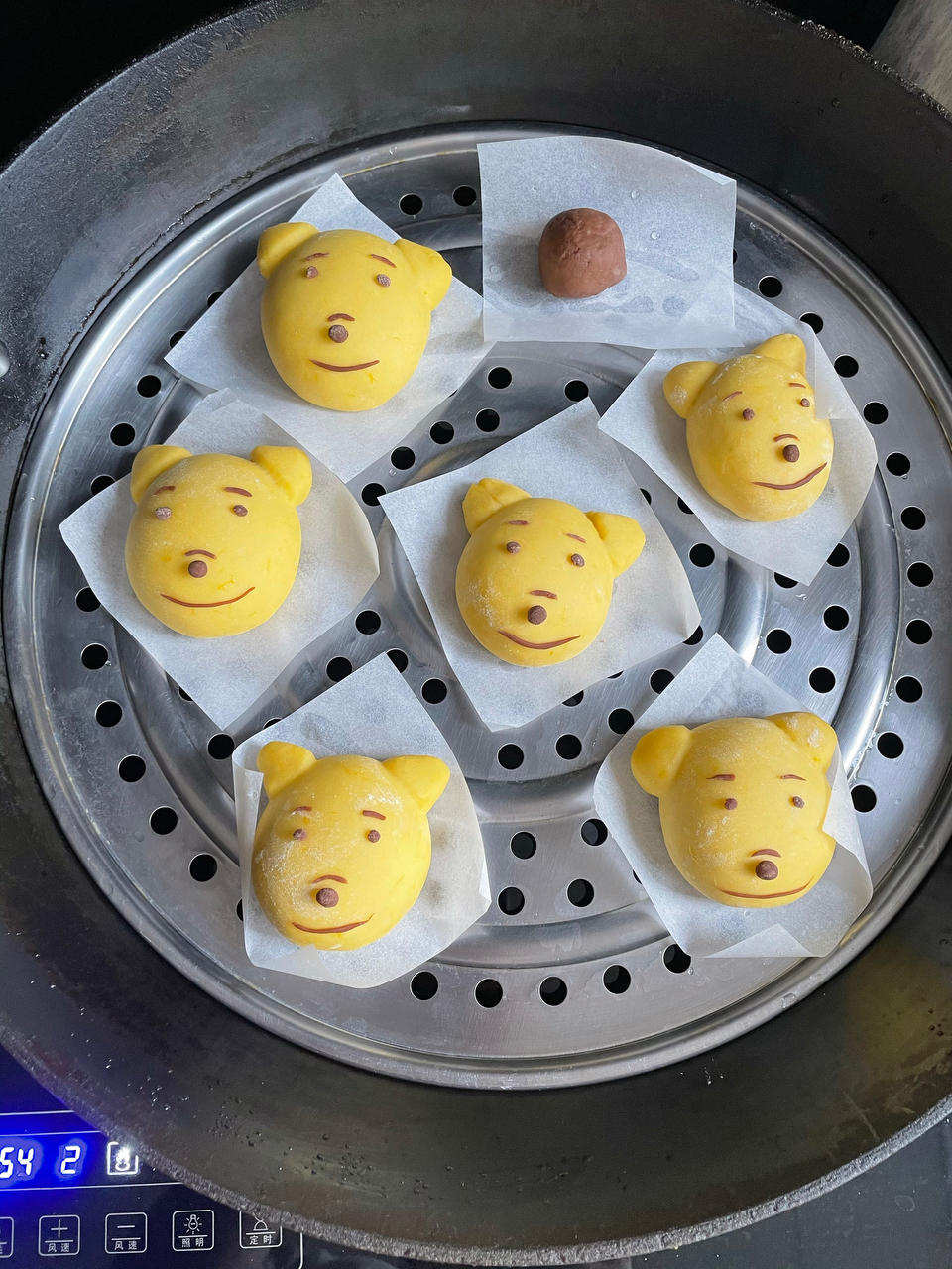 维尼小熊卡通馒头（南瓜馒头）