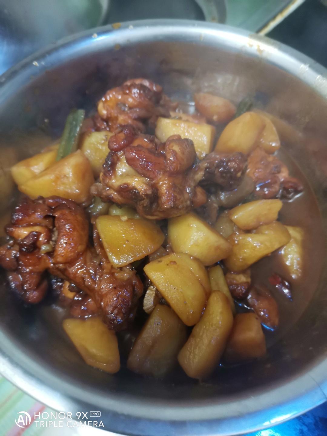 鸡翅根烧土豆好吃到爆