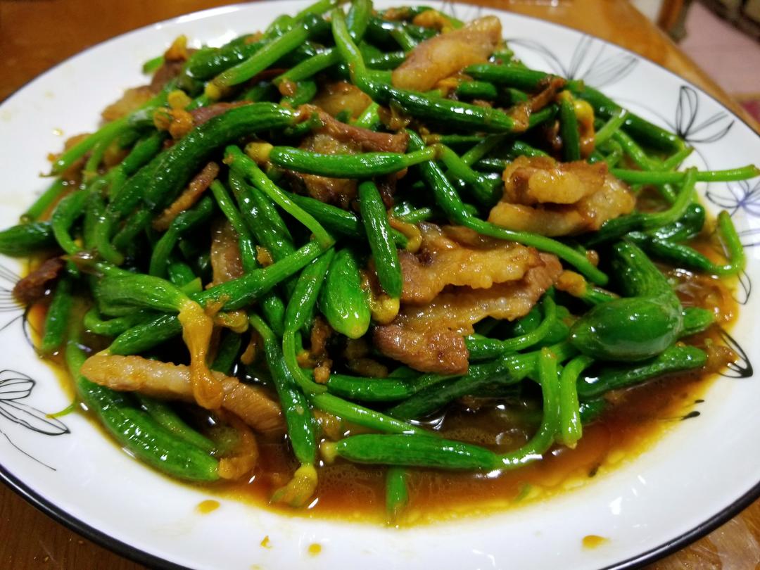 清炒顶花小黄瓜