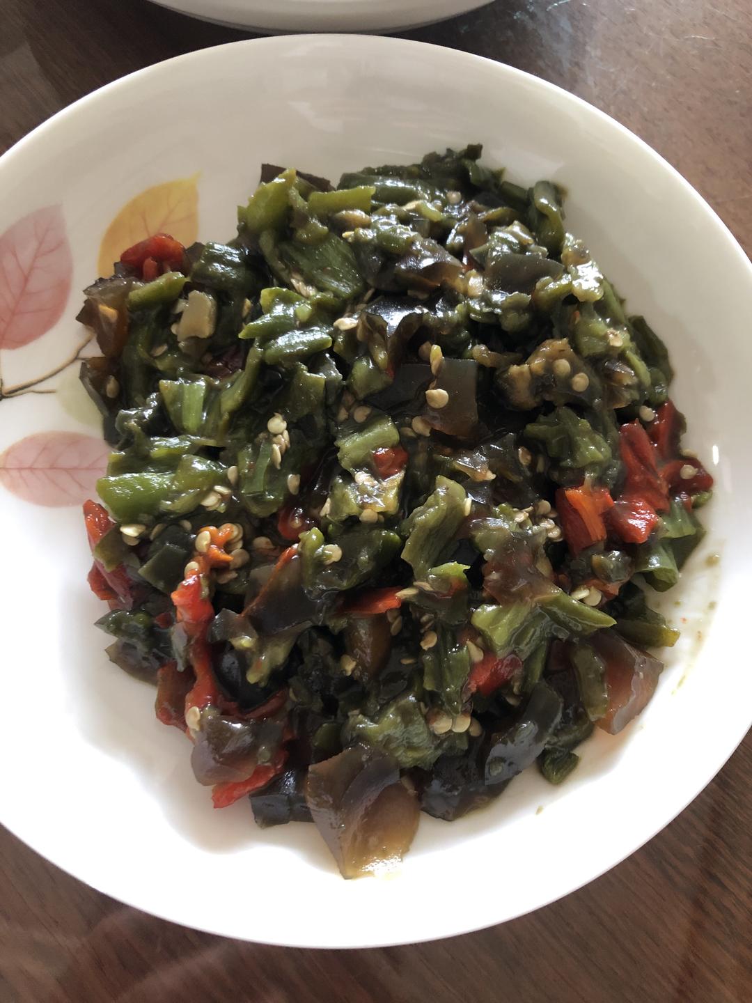 青红辣椒拌皮蛋