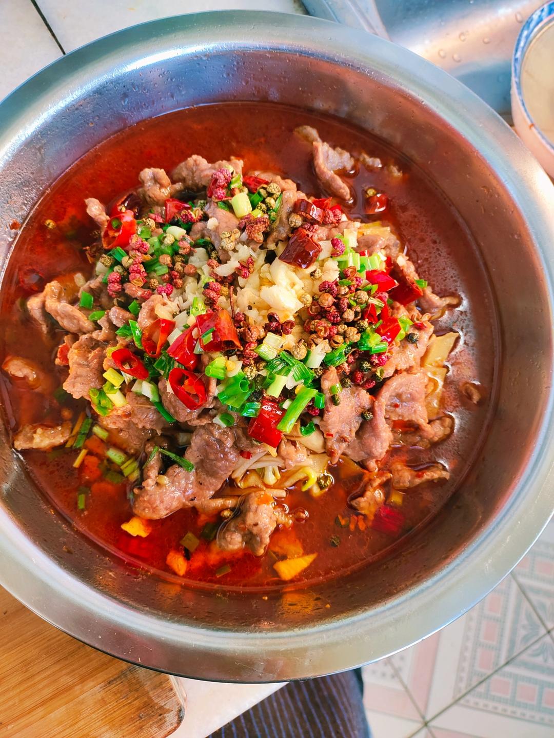 水煮牛肉~也可用猪肉做成水煮肉片