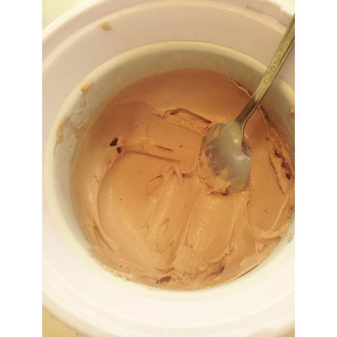 黑巧克力冰淇淋