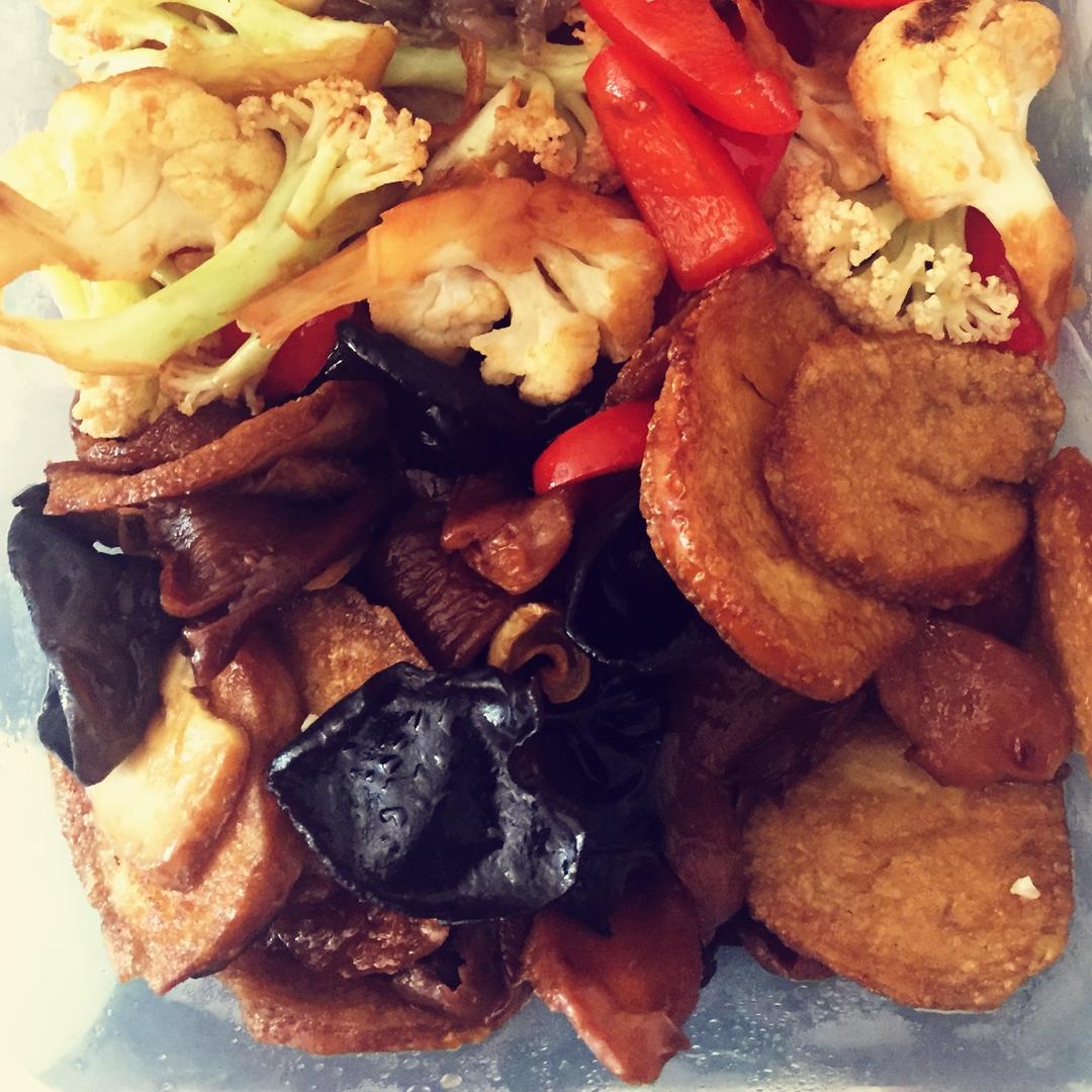 冷热可食的年菜---红烧素鸡甚于食肉!（素鸡鲜嫩多汁有诀窍）
