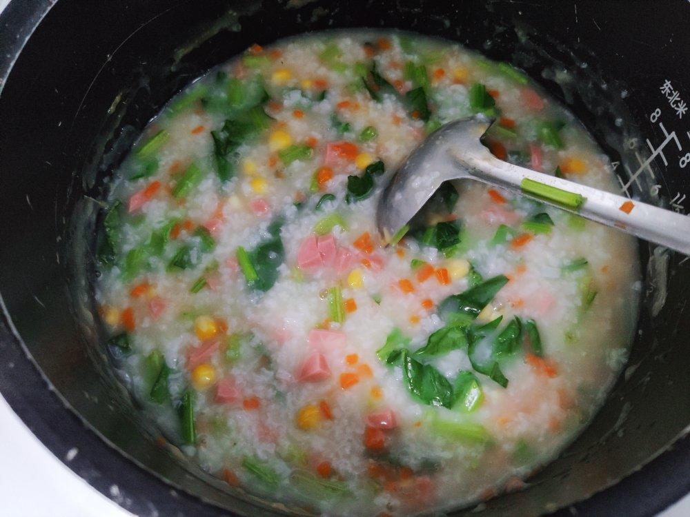 香菇胡萝卜青菜杂粮粥（电饭煲版）