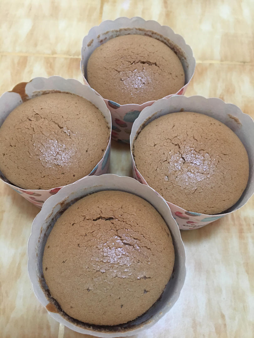 不塌不凹的纸杯戚风蛋糕