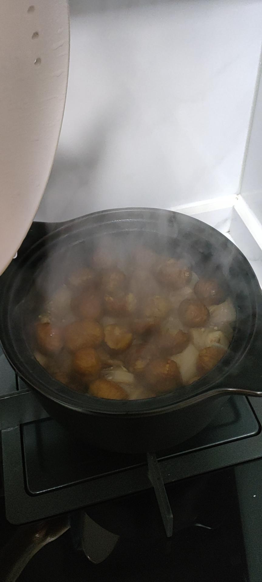 香味十足的沙姜鸡煲
