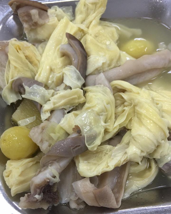 腐竹马蹄白果煲猪肚