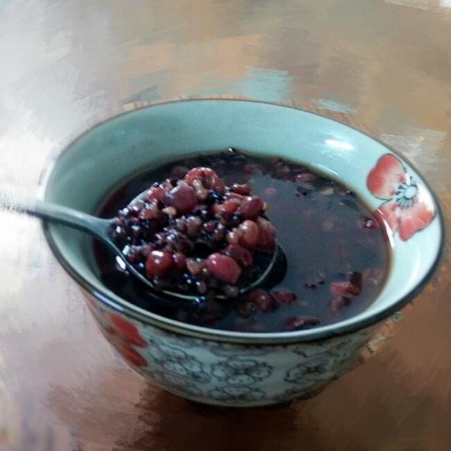 黑米薏米红豆粥（养生美容）的做法