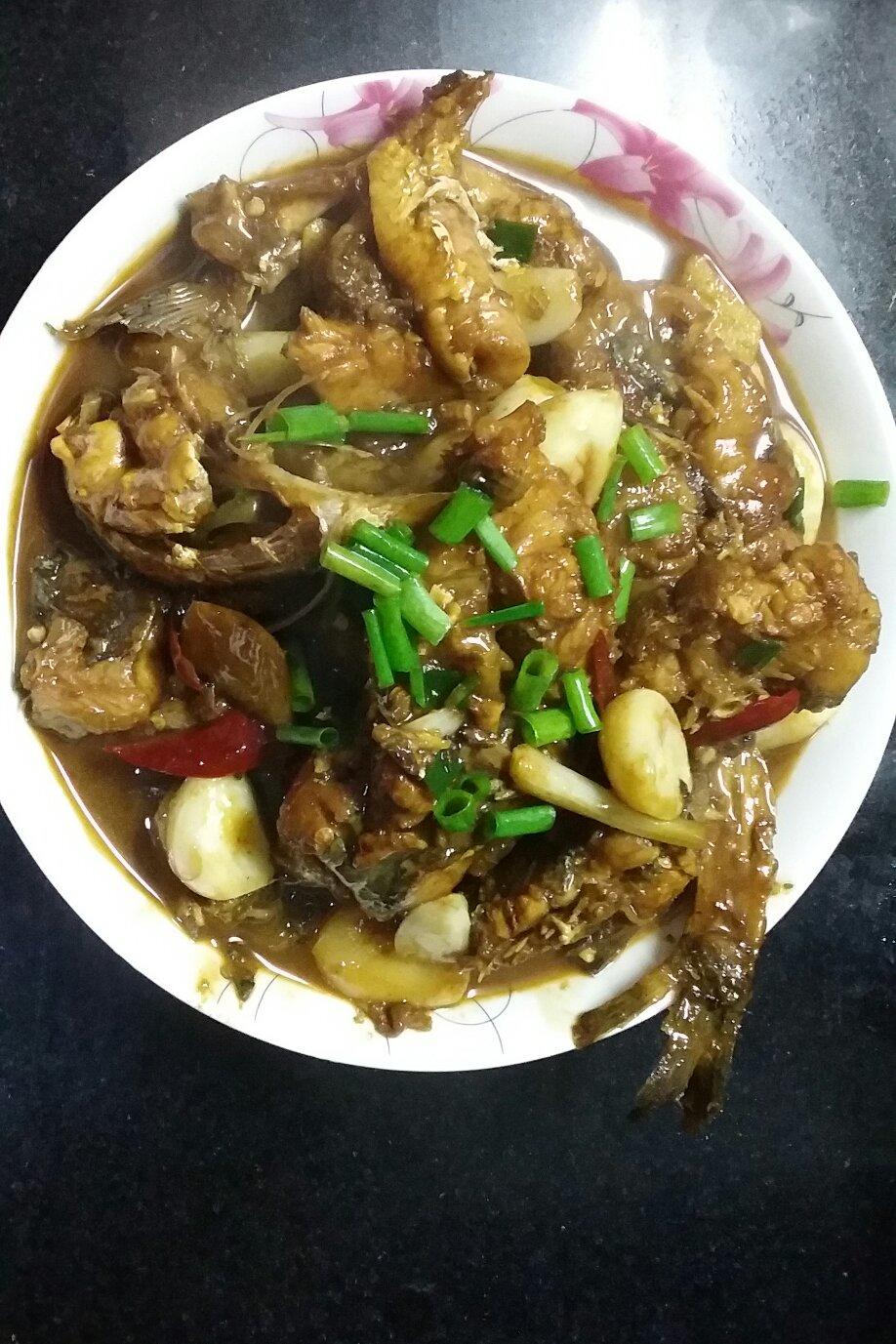 红烧大蒜鲶鱼