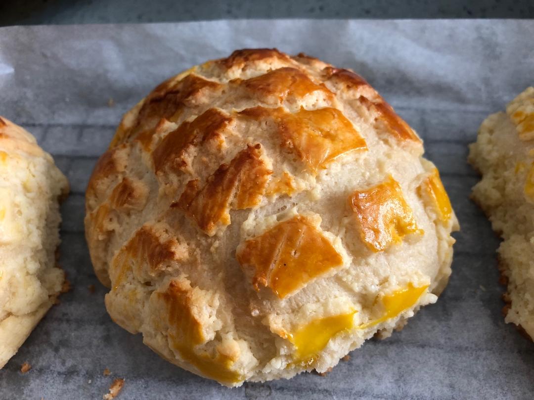 好吃到炸裂的港式菠萝包（附带制作酥皮的小视频）