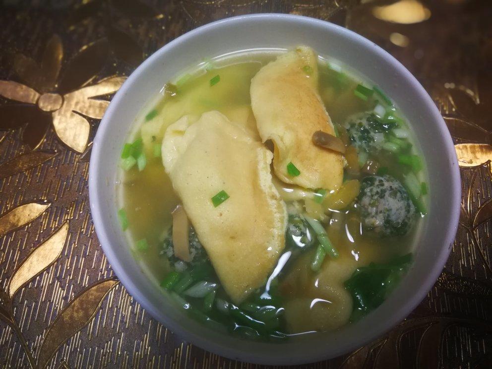 生汆丸子三鲜汤