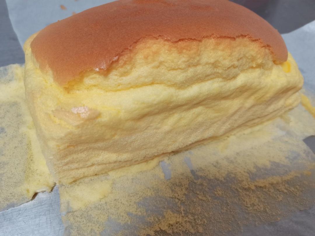 堪比柯基屁股
爆浆芝士🧀古早蛋糕