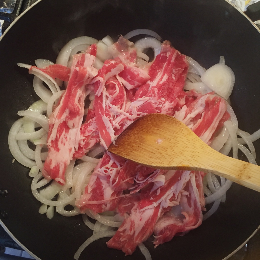 『思い出の料理』日式土豆炖牛肉的做法 步骤3