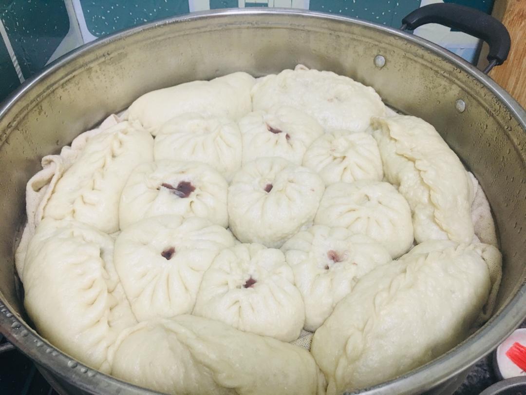 暄软可口的豆沙包
