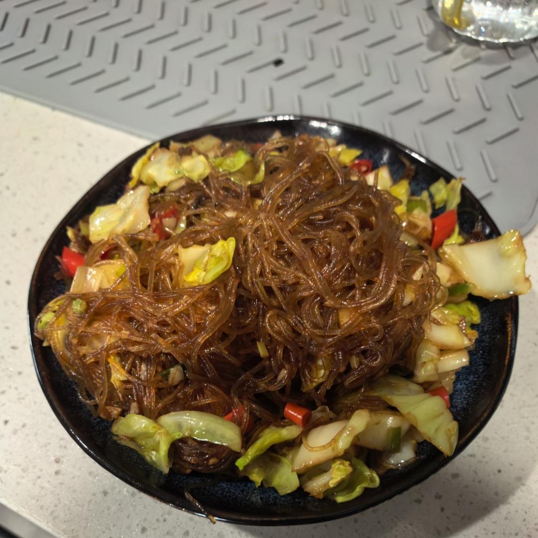 最近爱吃粉丝粉条～包菜炒粉丝