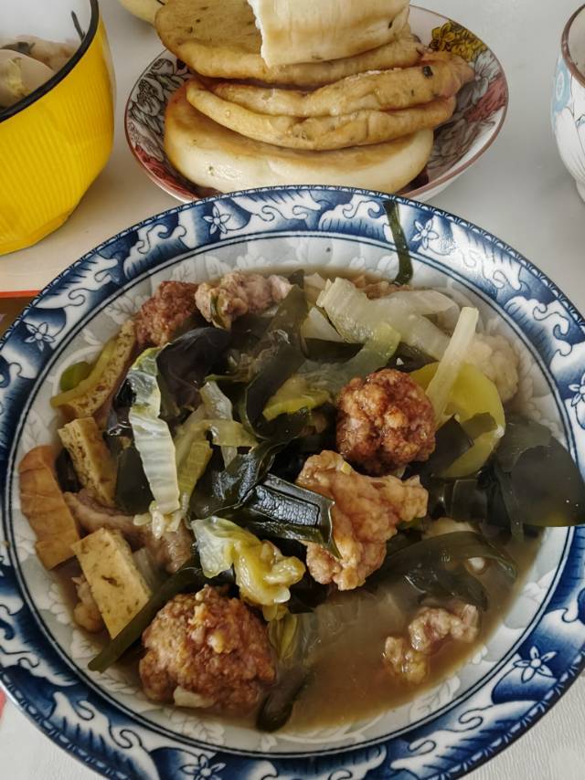 下班回家不想做饭，不如来试试这道超快手的美食—牛肉粉丝砂锅
