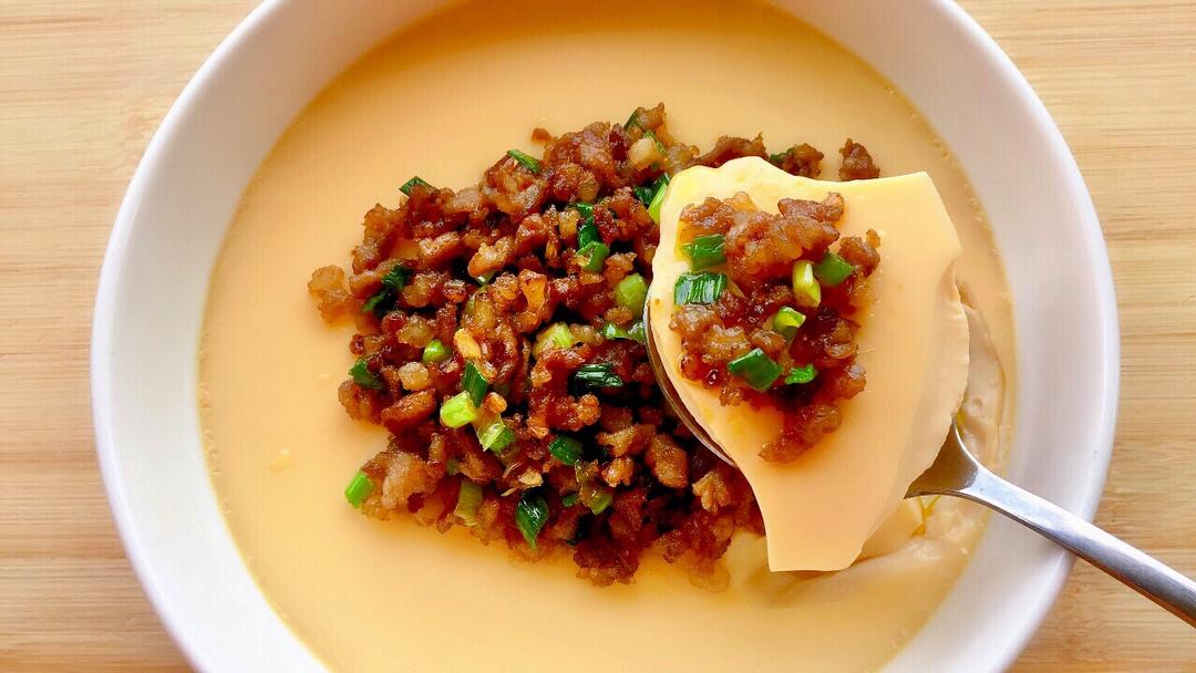 【创意小厨娘】适合老少皆宜的肉末水蒸蛋——鸡蛋嫩滑爽口，入口即化，且营养丰富！的做法