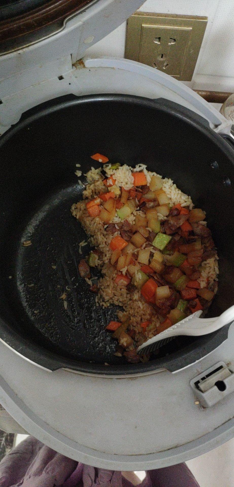 电饭锅版腊味饭（苗家香肠）