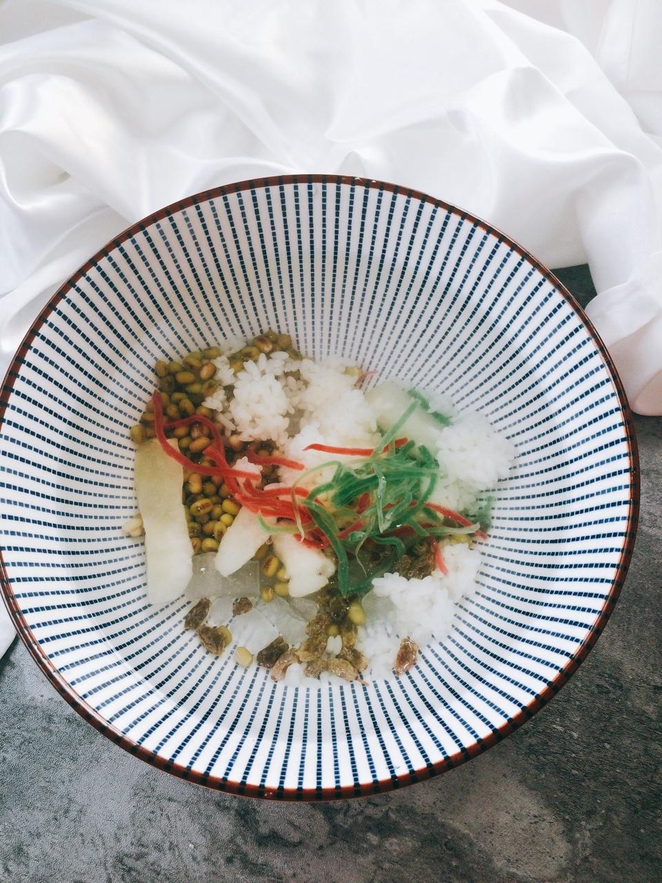 老苏州记忆中的那碗苏式绿豆汤--糯米、冬瓜糖、红绿丝