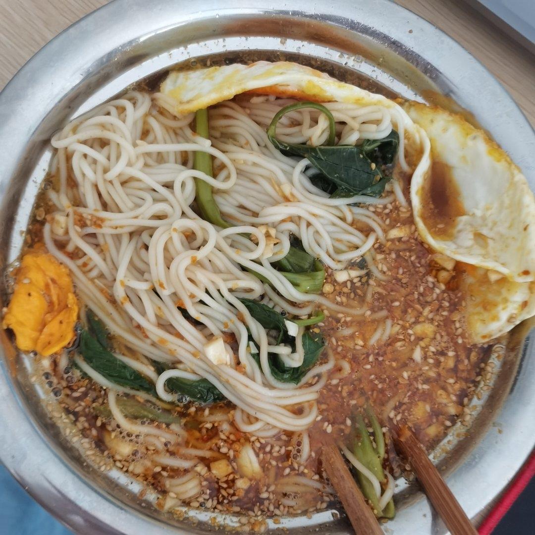 直击灵魂的懒人开胃面条 ｜ 酸汤面
