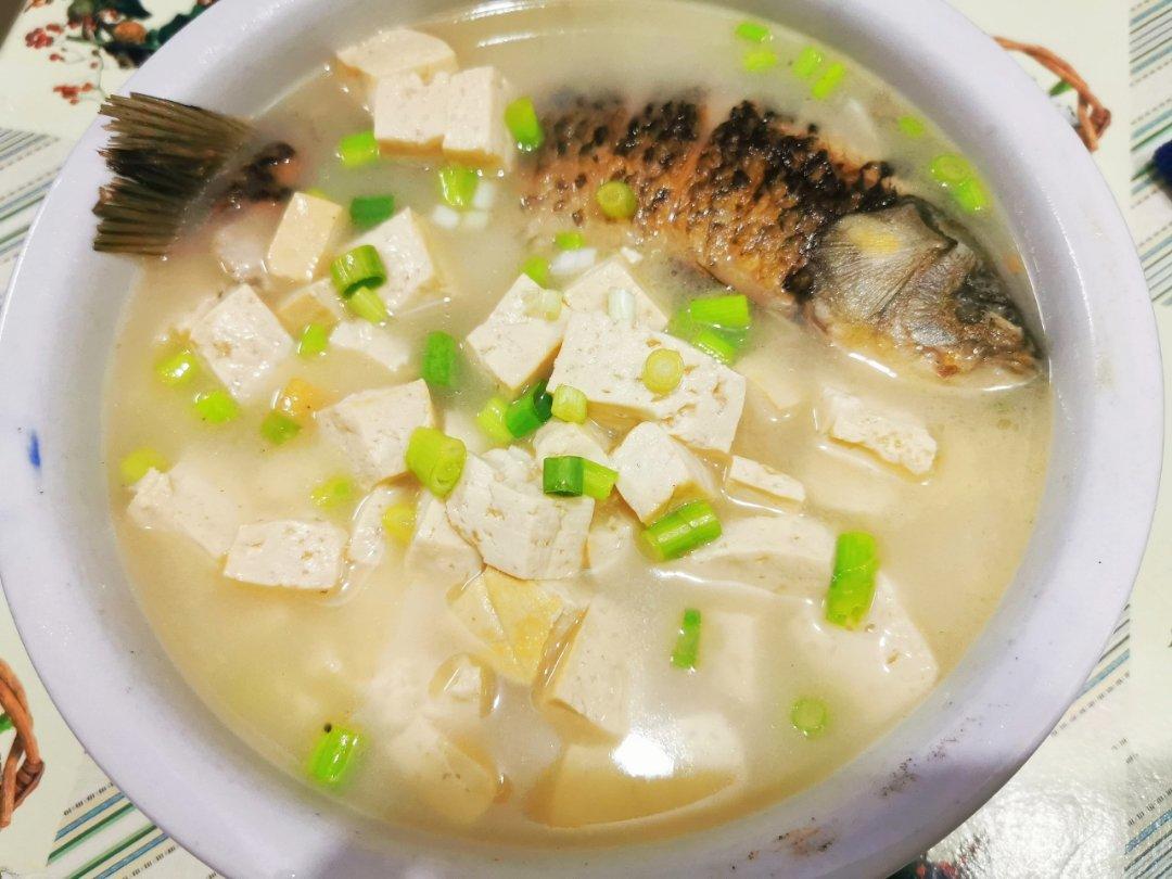 奶白鲫鱼豆腐汤|一条鱼最后的温柔
