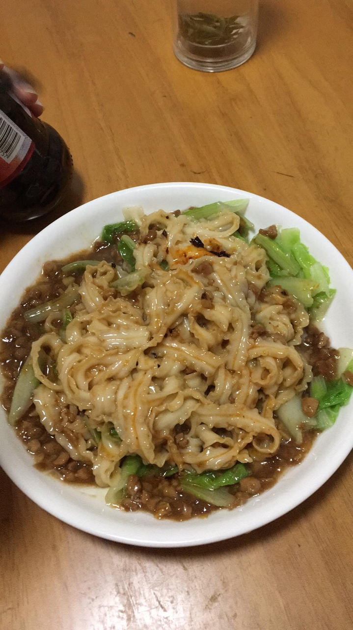 不加甜面酱的炸酱刀削面，香辣鲜香，巨好吃。