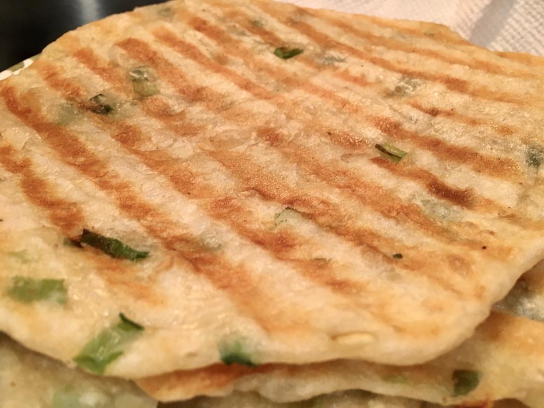 半发面家常葱油饼 凉了不硬 做法简单 附细节视频详解