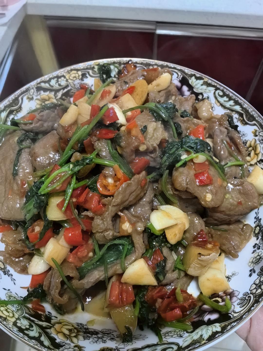 小炒黄牛肉，肉嫩味香！太好吃了简直是米饭杀手！