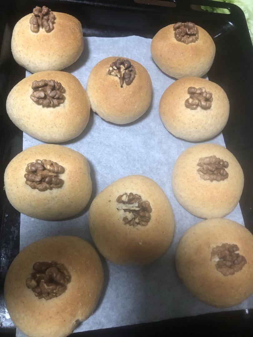 波兰种黑芝麻核桃全麦咸面包