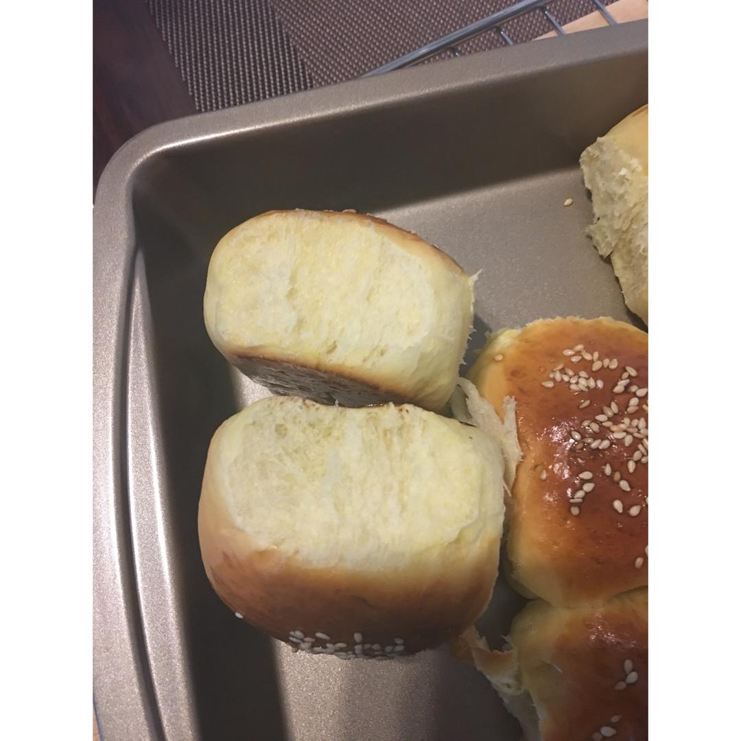 大人小孩都爱不释口的【蜂蜜牛奶小餐包】