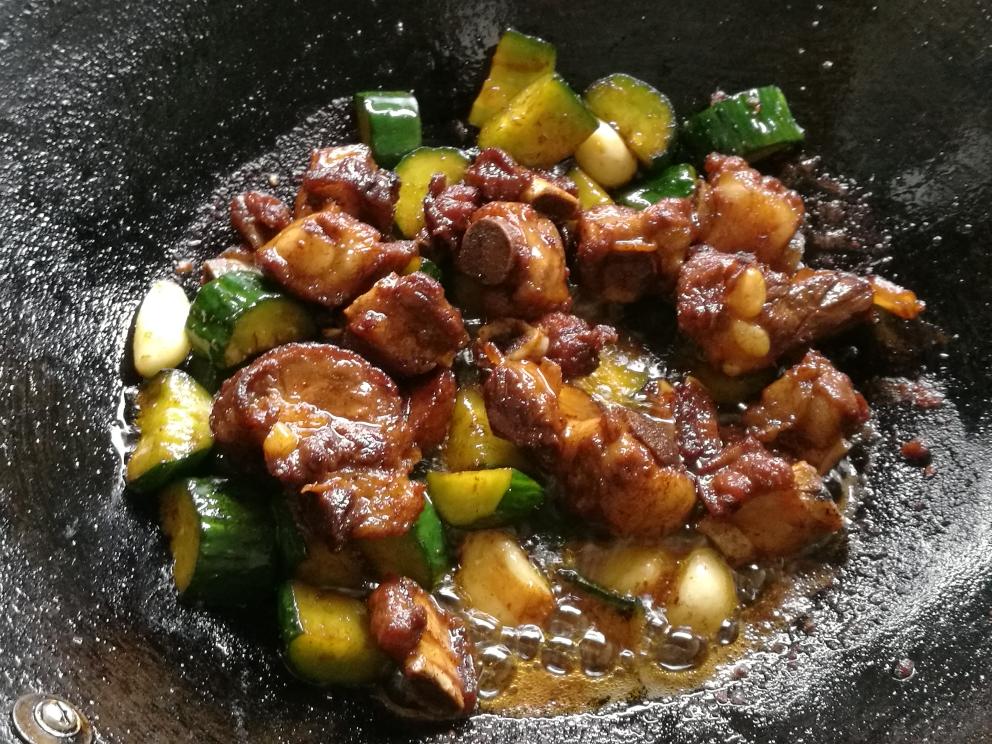 美味排骨烧黄瓜