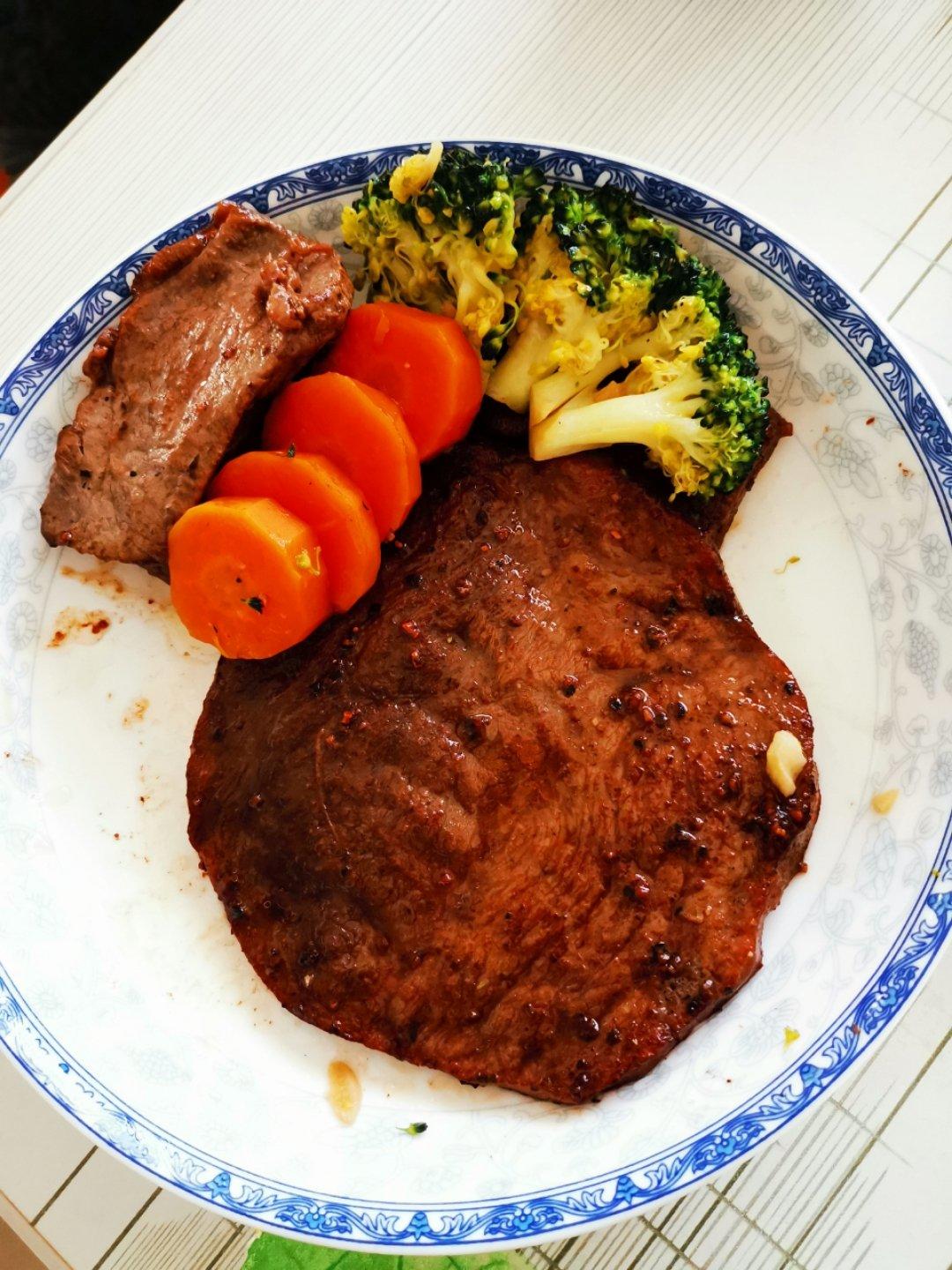 萌萌酥-做的黑胡椒煎牛排