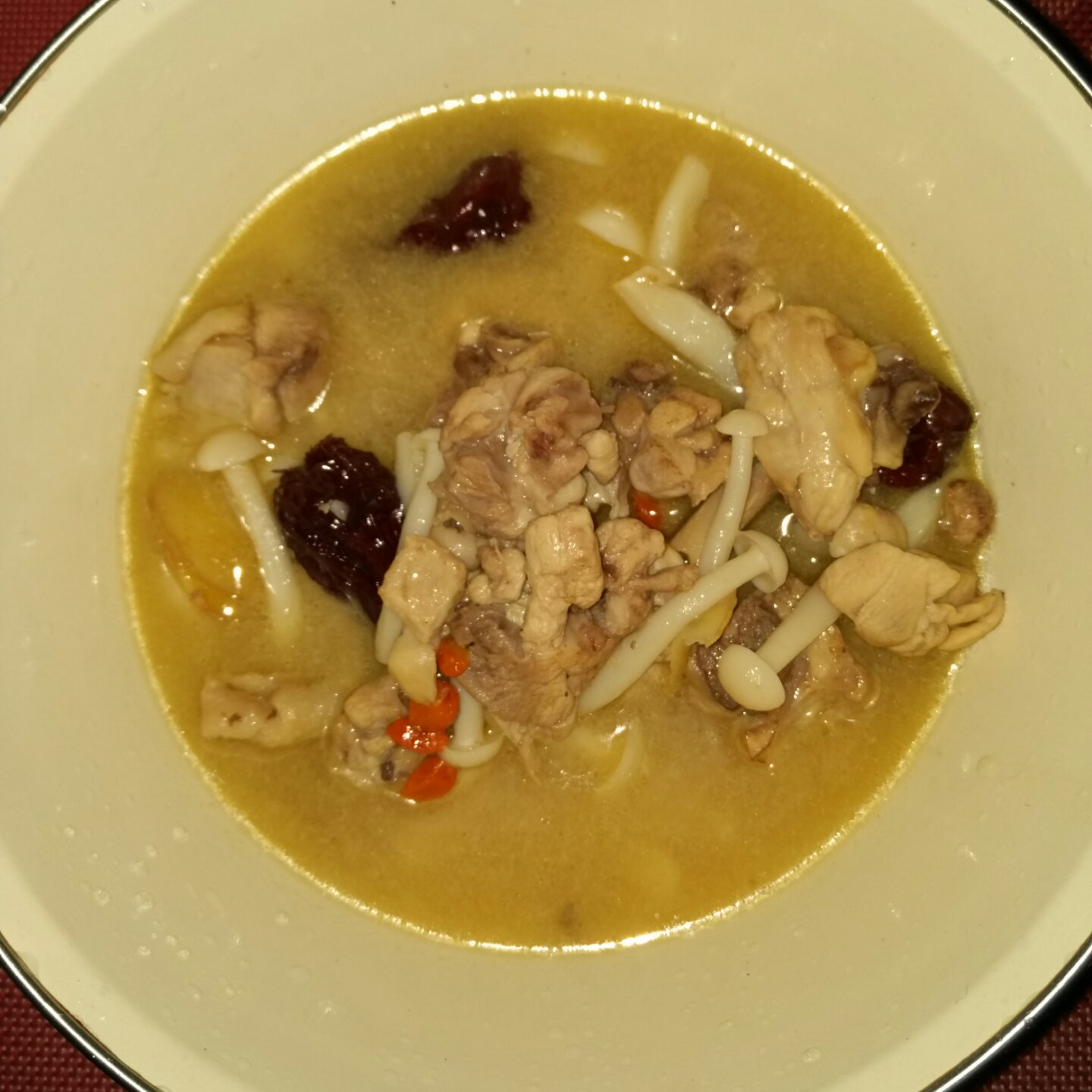 鲜菇红枣鸡汤