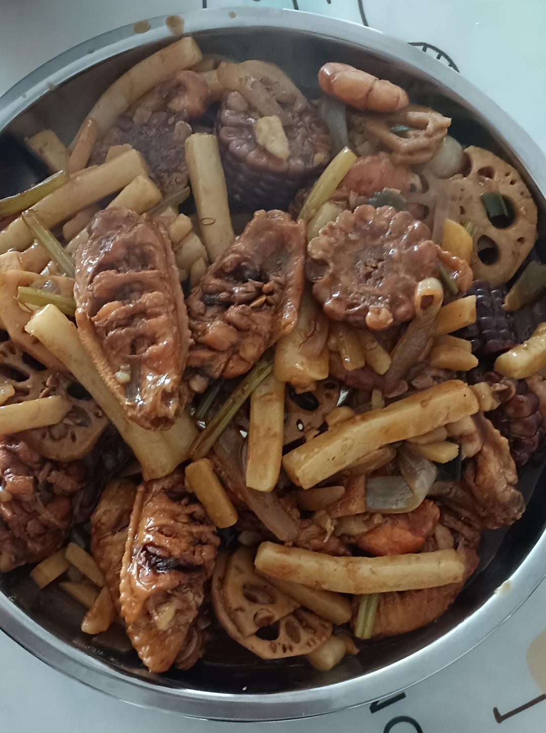 巨下饭的鲜虾鸡翅玉米煲
