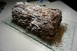 圣诞黑巧克力树根蛋糕的做法 步骤15