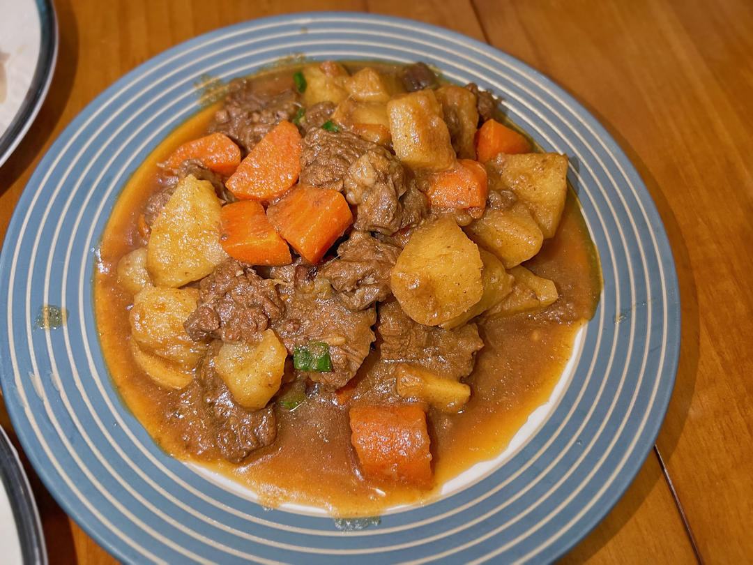 红烧牛肉炖土豆胡萝卜 秋季暖胃 鲜香美味
